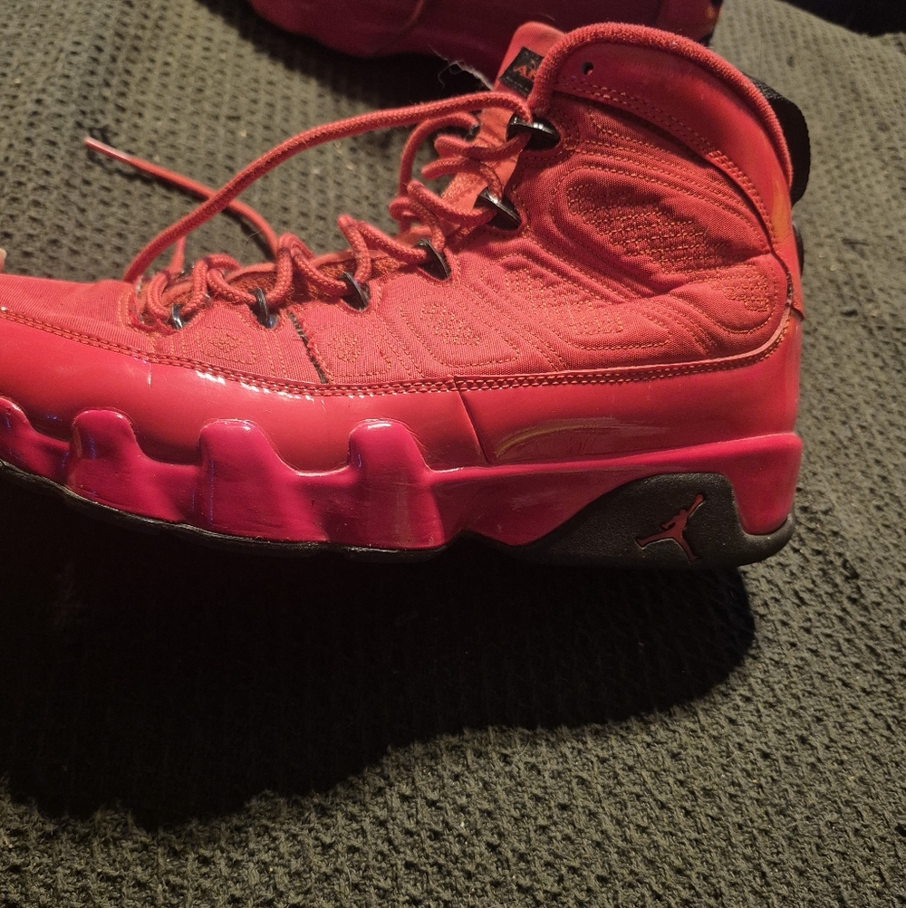 Nike Air Jordan 9 Retro in the "Chile Red Size 9.5